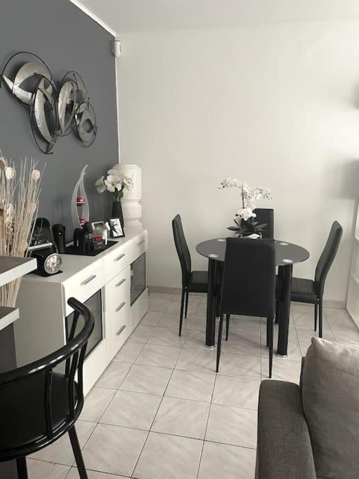 Appartement - Chic Et Cosy A 30 Minutes De Paris Et 25 Minutes De Disney Ozoir-la-Ferriere ภายนอก รูปภาพ